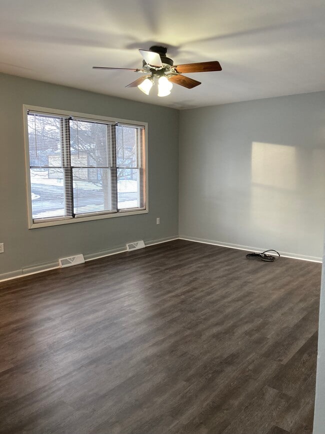 Family Room - 816 14th Ave