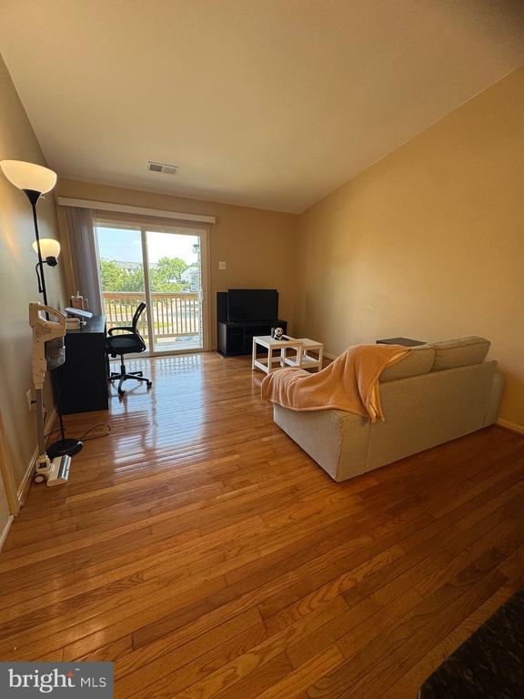 Foto del edificio - 8610 Beekman Pl
