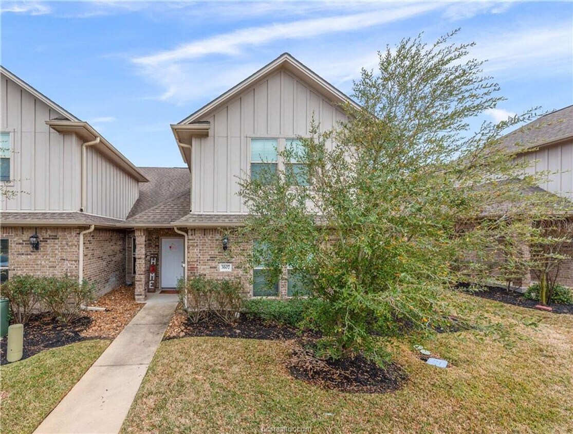 Primary Photo - AUGUST Pre-Lease! 4/4 in University Heights!