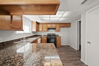 Building Photo - 13719 Southline Rd