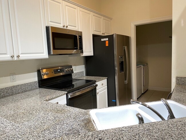 Kitchen with brand new appliances - 225 Presidents Cup Way
