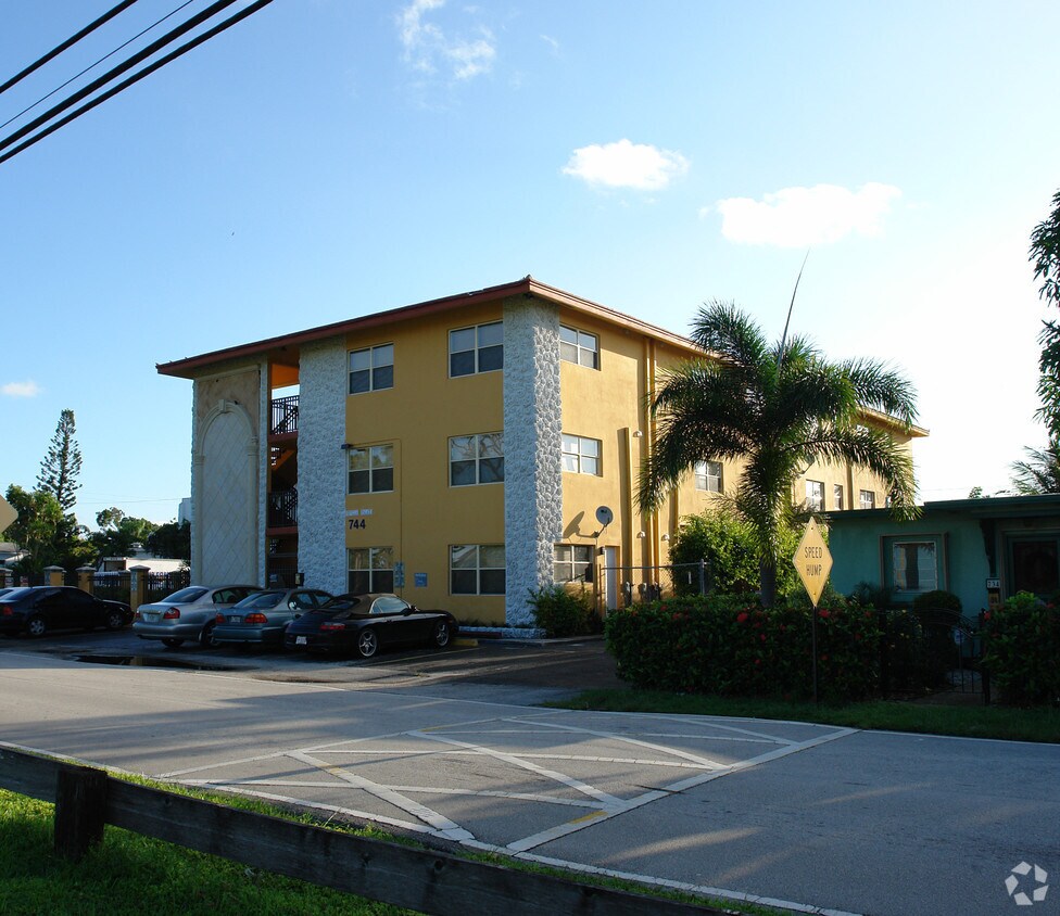 Primary Photo - 744 NE 14th Ave
