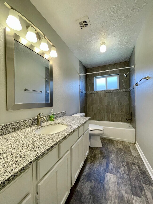 Foto del edificio - 19419 Moonhollow Dr