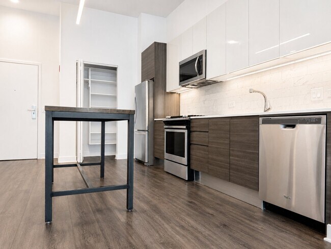 Foto del edificio - 215 W Hubbard St
