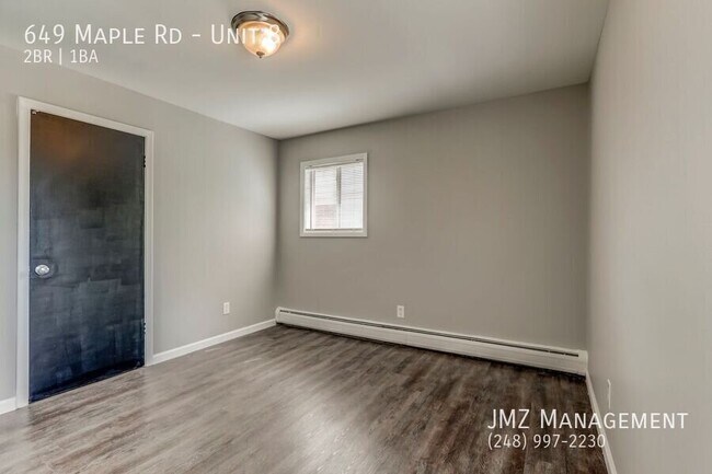 Foto del edificio - 649 W Maple Rd
