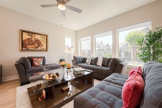 Building Photo - 10915 Brambling Wood Dr