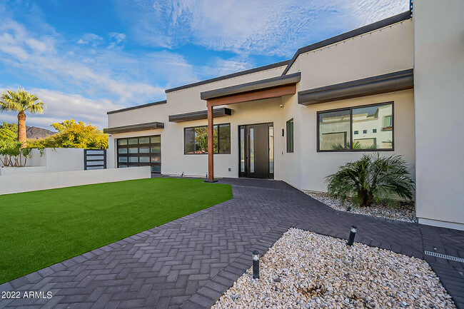 Foto del edificio - 3303 N 60th St