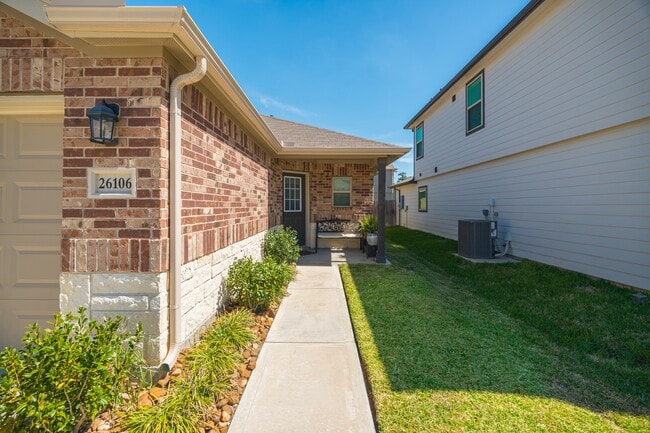 Building Photo - 26106 Halwell Mnr Ln