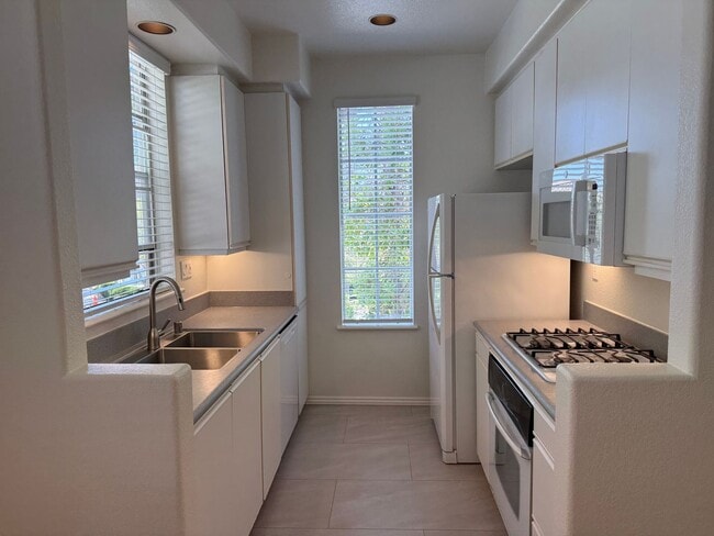 Building Photo - 3601 Bernwood Pl