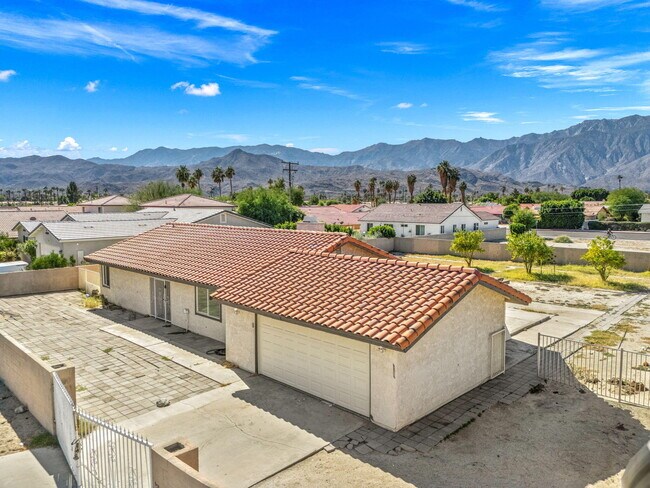 Building Photo - 33515 Wishing Well Trail