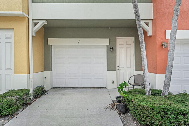 Building Photo - 1727 San Benito Way