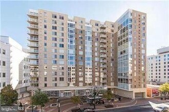 Building Photo - 930 Wayne Ave