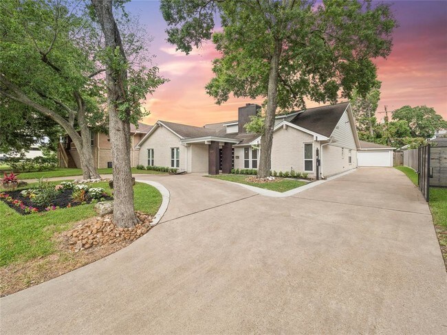 5507 S Braeswood Blvd, Houston, TX 77096 House for Rent