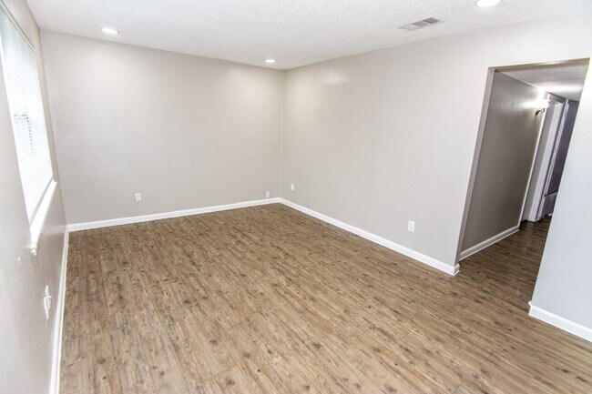 Foto del edificio - 1667 Northwood St