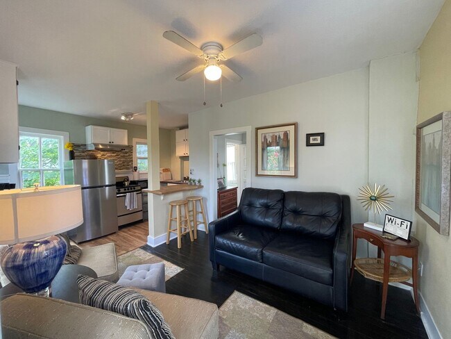 Photo - Fully Furnished Short Term Apartment!
