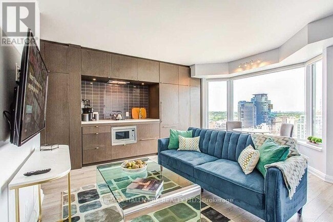 Building Photo - 155 Yorkville Ave