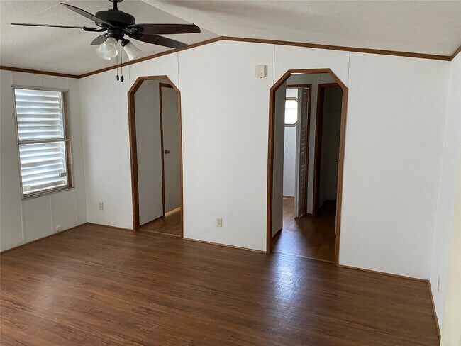 Foto del edificio - 16066 N Loop Dr