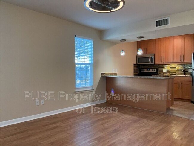 Foto del edificio - 7685 Northcross Dr