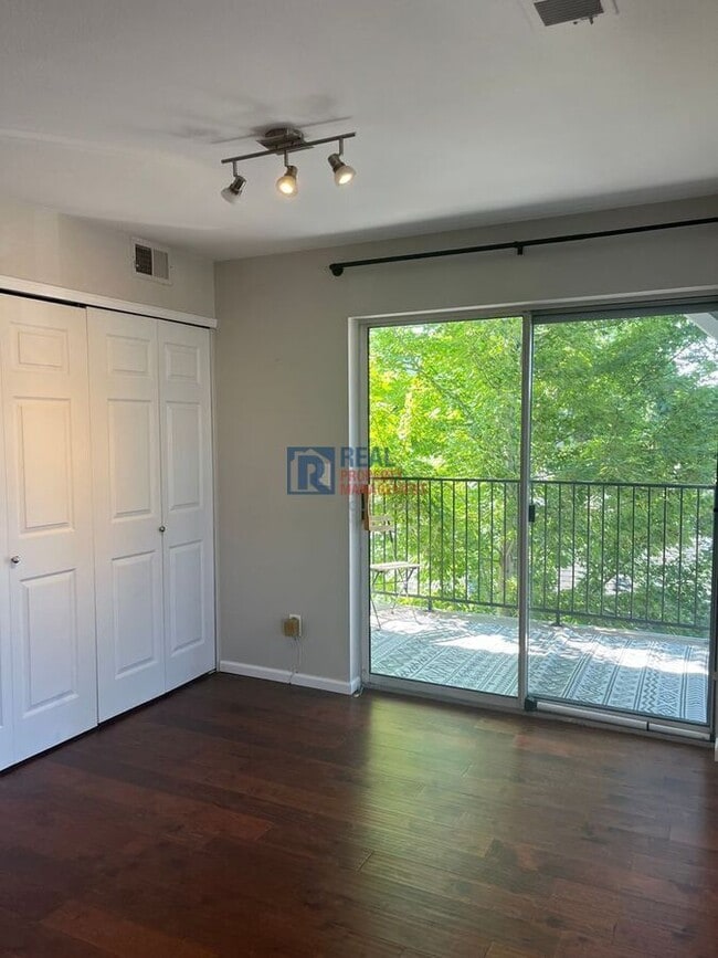 Building Photo - 6776 S Ivy St