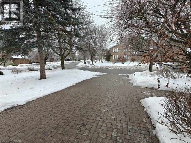 Photo du bâtiment - 362 Pommel Gate Crescent