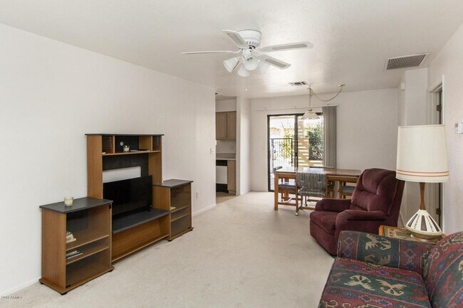 Foto del edificio - 2079 S Clubhouse Dr