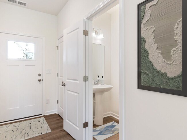 Foto del edificio - Like New Townhome in North Charlotte.