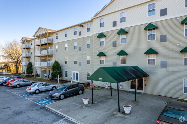 Entrance - Argyle Avenue Apartments