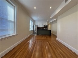 Building Photo - 73 Thatcher St