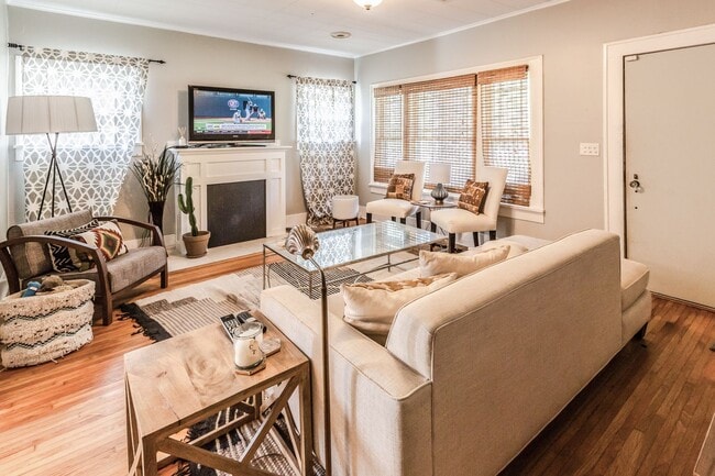 Building Photo - Midtown Tracy Park Bungalow with Downtown ...