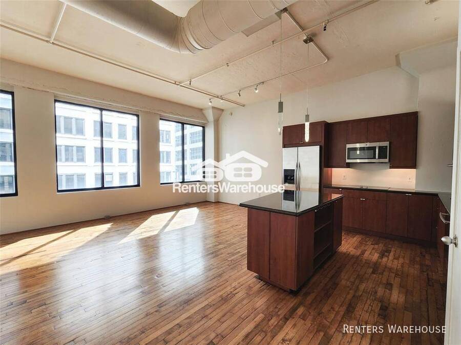 Foto principal - Centrally located in downtown, this 1 bedr...