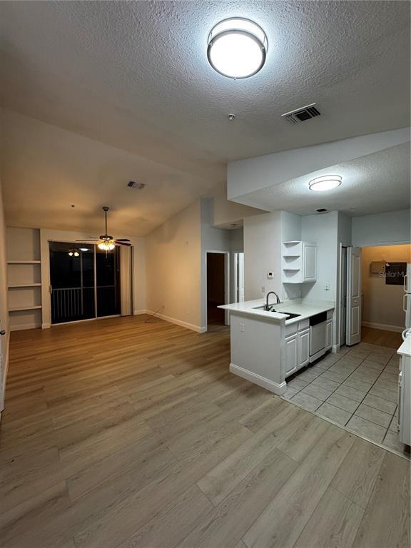 Foto del edificio - 5805 Legacy Crescent Pl