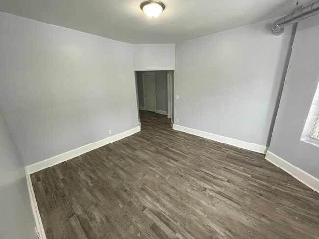 Building Photo - 4431 N Racine Ave