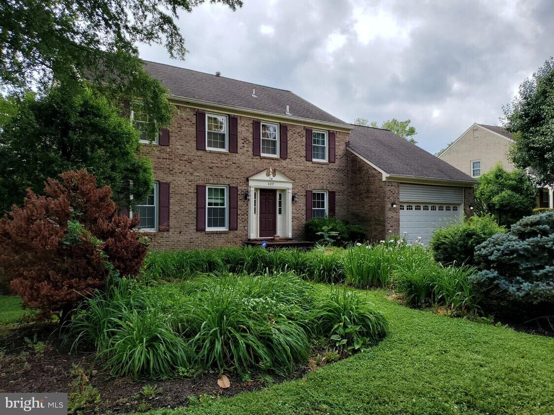 Foto del edificio - 6217 Homespun Ln