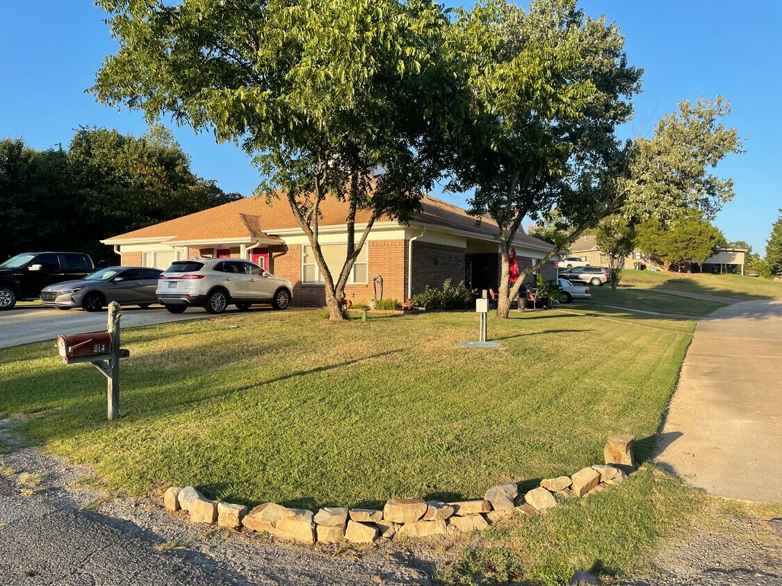 Great Neighborhood - 417 Long Beach Dr