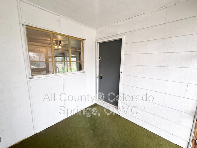 Building Photo - 705 Rosemont Dr
