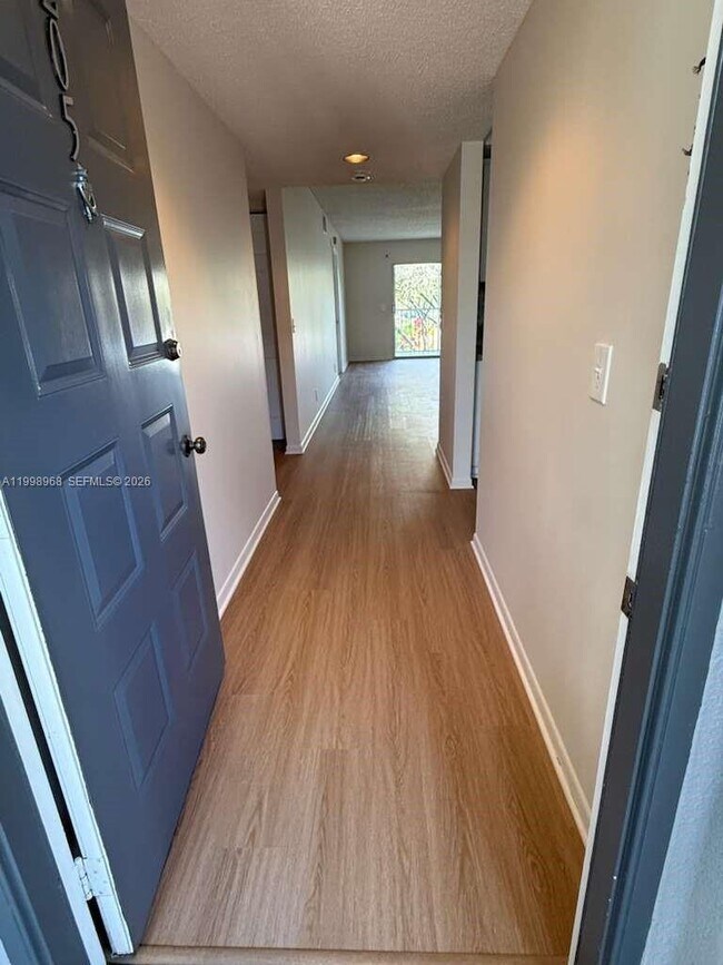 Foto del edificio - 1401 SW 128th Terrace