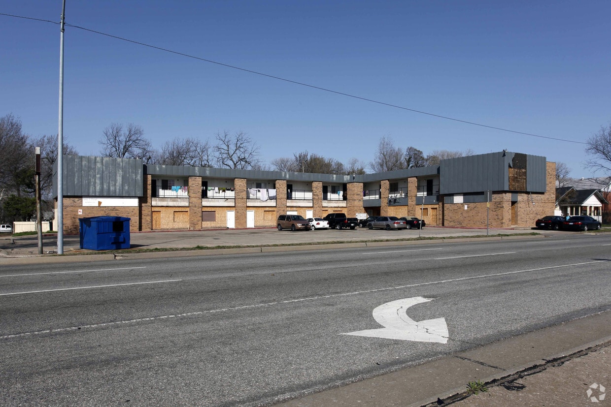 Foto principal - 3515-3533 S Shields Blvd