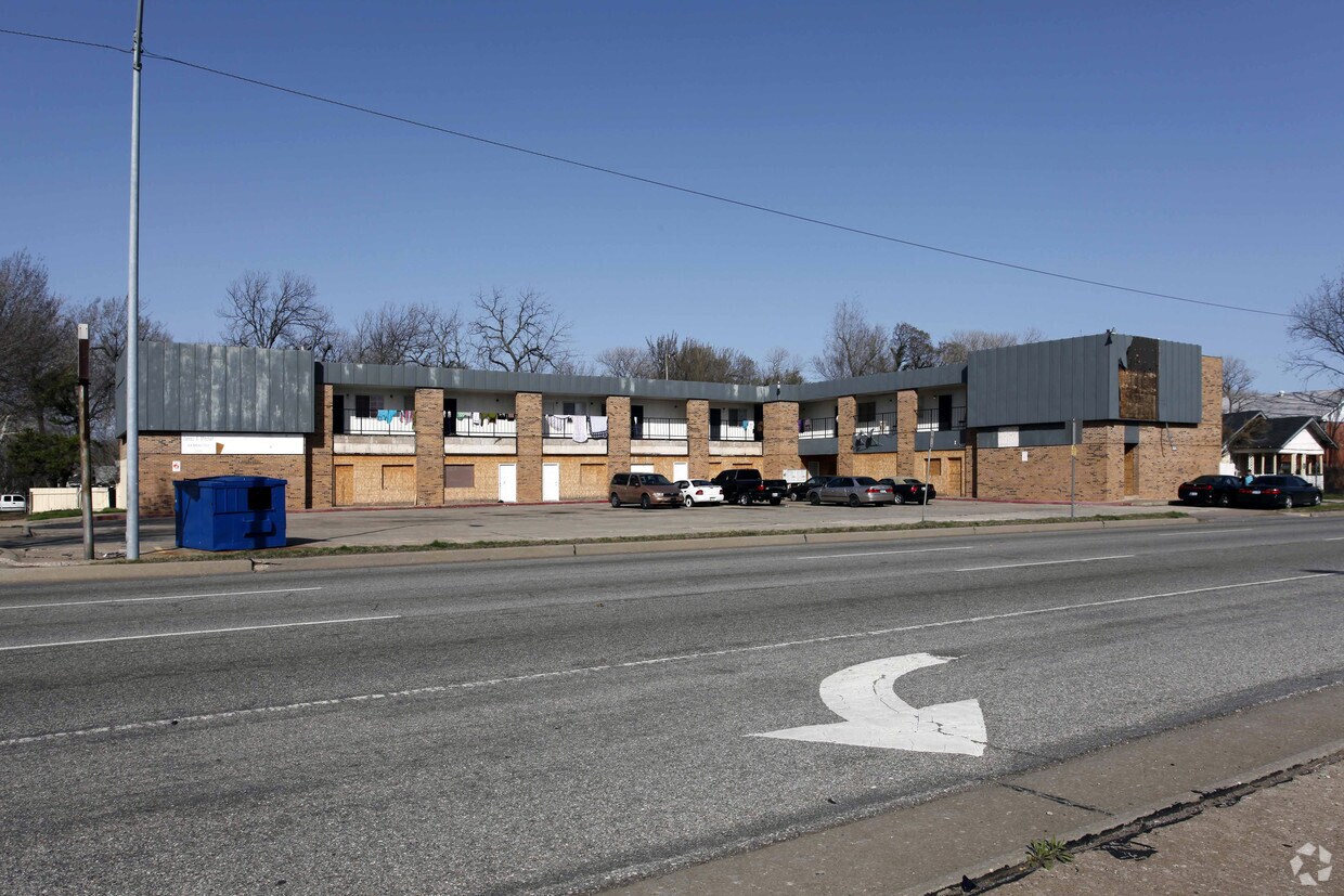 Primary Photo - 3515-3533 S Shields Blvd