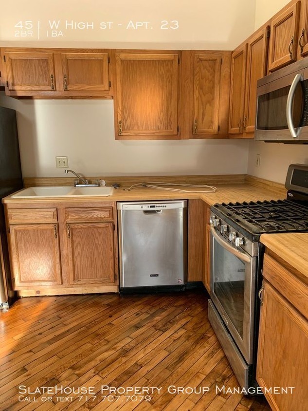 Foto principal - The Lofts at Savoy- 2 bedroom New Floors!!