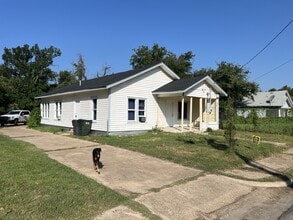 Building Photo - 504 Lottie St