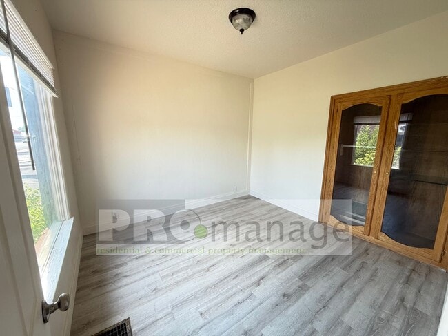 Foto del edificio - 233 E 1st St