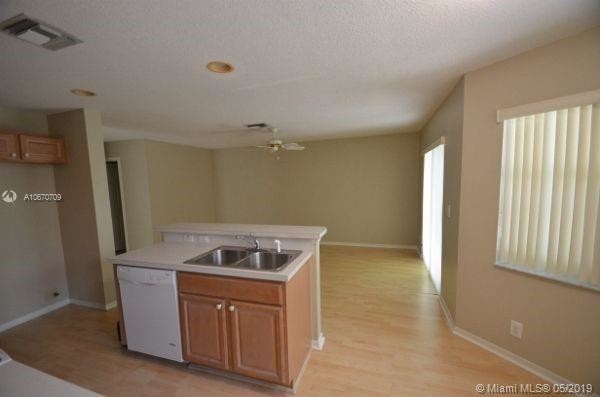 Foto del edificio - 4054 Crescent Creek Dr