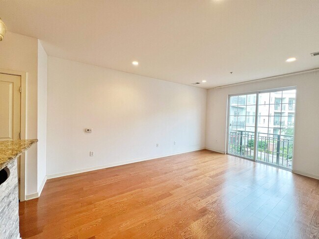 Building Photo - 443 2nd St