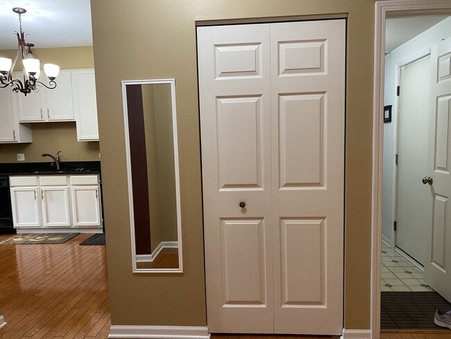 Building Photo - 2824 White Thorn Cir