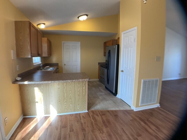 Building Photo - One Level Living in Convenient Neighborhood!