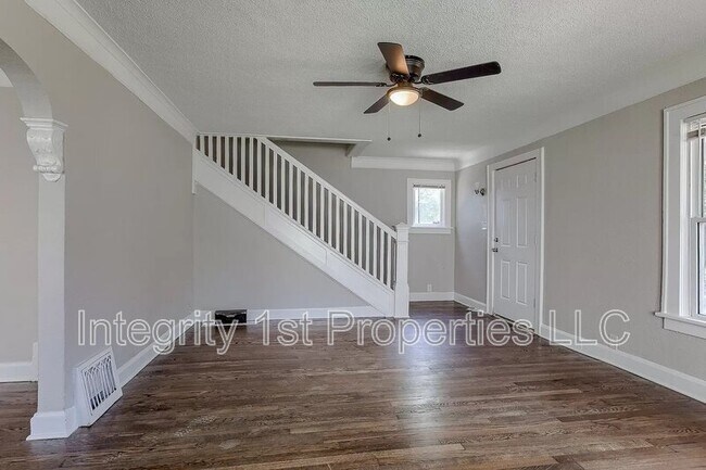 Building Photo - 2402 E 69th Terrace