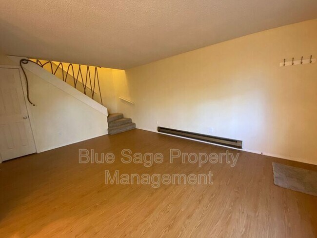 Building Photo - 937 W 12th St