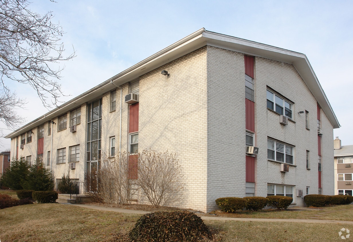 Building Photo - Whitehall Manor