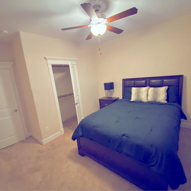 Room for rent - 216 W 28th St