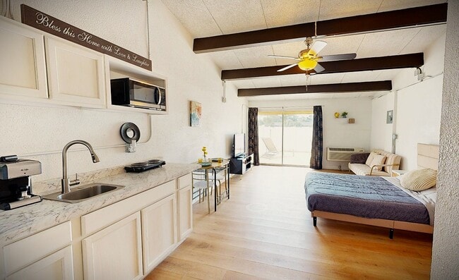 Building Photo - La Provence Apartments